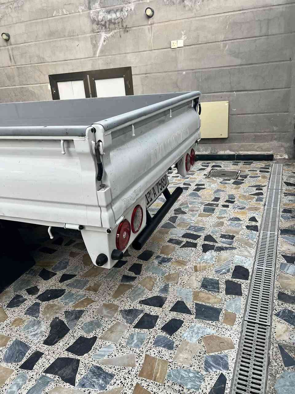 للبيع كيا مديل. 2004. بسمي بغداد دولي.    محرك. 3000 مفتوحً بلاد. جديد كفاله عامه   من ضربه وتبديل. صبغ فقط دوس جوه مال نكاد.  لاتبديل. ولا كص. مكفوله.    كير اكسن حداده شواصي كفاله.  تخم تاير. جاهزه. دواخل وضع الشركه.  مكاني. بغداد.  هـ.  ***********.   السعر اتصل وتدلل.  بغداد م الصدر.     87.  ورقه وبيها مجال
