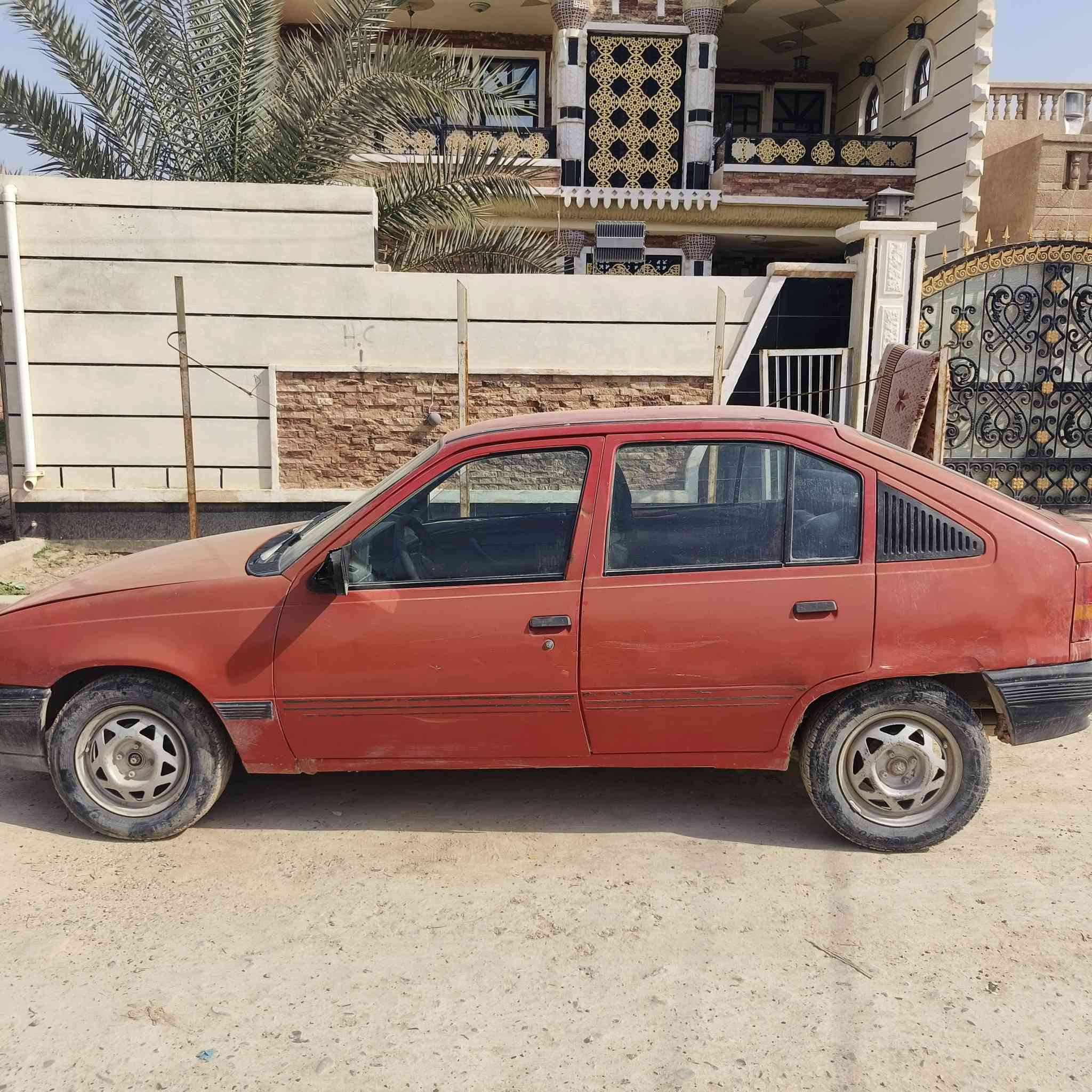 كاديت 91 للبيع
مبدله من المحرك للكير كله جديد
نقصه دشلي سلف فقط للتفاصيل خاص
***********
