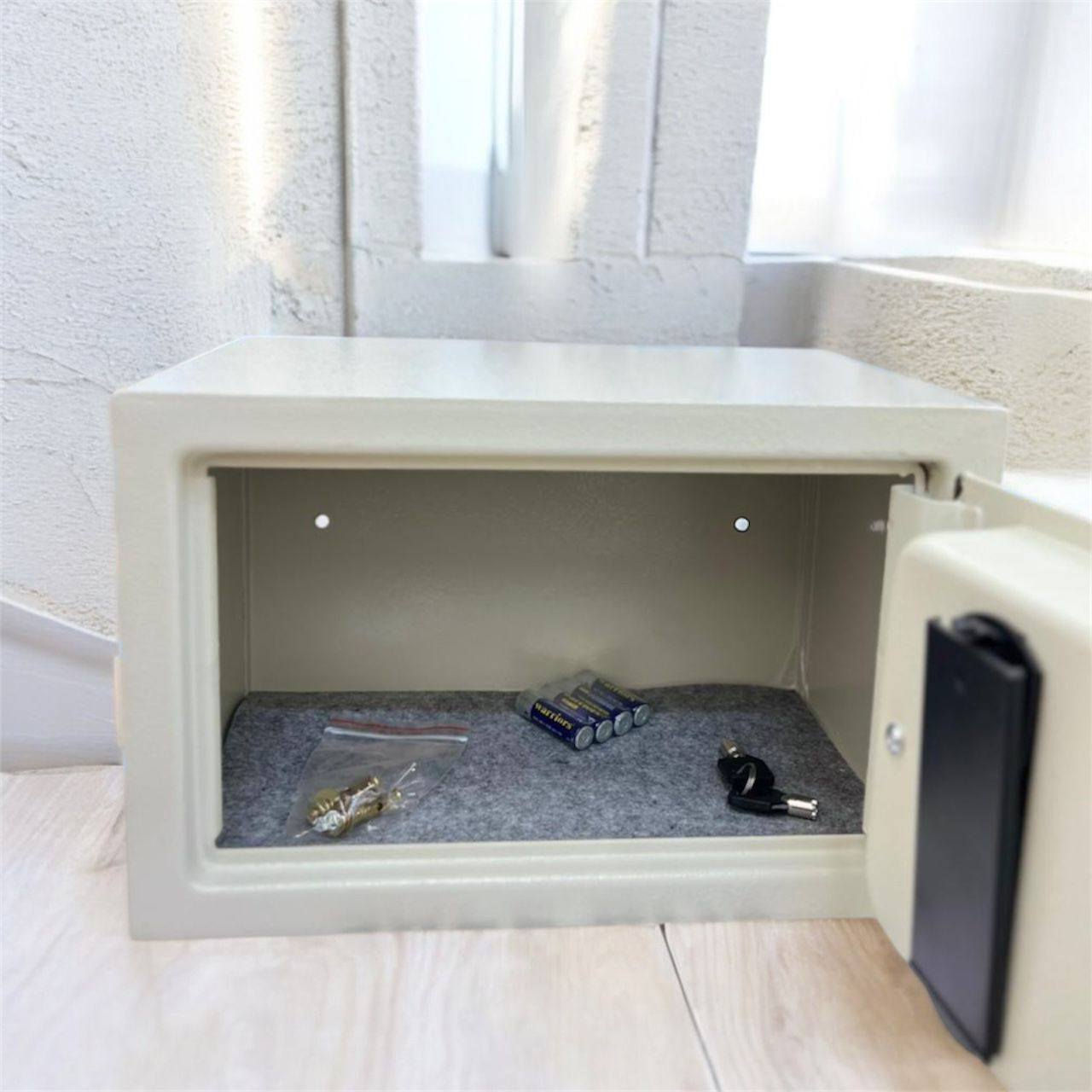 بـ ٣٥ فقط و توصيل مجاني 🔥
لاتضيع الفرصة! 🚨
ارتفاع ٢٠سم عمق ٢٠سم عرض ٣١سم 
أمان عالي بحجم عملي وسعر تنافسي
للبيت ~ للمكتب 
📩 رآسل الآن واحجز أمانك قبل النفاذ
للحجز مراسلة الصفحة او على الرقم ***********
