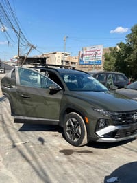 للبيع فقط توسان موديل 2025 لون زيتوني دخول جديد بدون رقم منفيس بسمي بي...