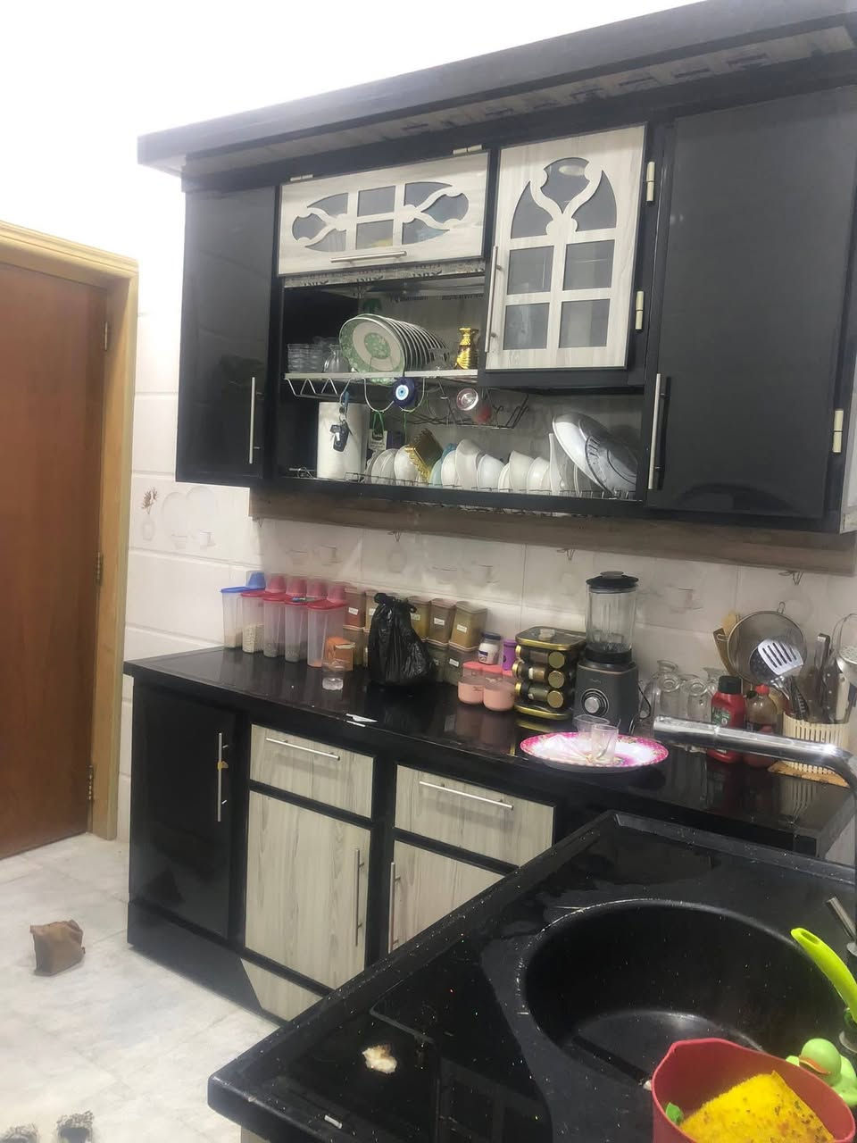 السلام عليكم ورحمة الله وبركاته 

***********
دارين توأم واحد بجانب الثاني للبيع مساحة كل دار 100 متر الواجهة لكل دار 7.5 متر والنزال 13.40 متر

العنوان : البصرة ابي الخصيب حمدان ( المعاريف ) قريب مدينة الاندلس السكنيه 

جنس العقار : طابو زراعي عراقي 
وكالة ونسخه من الطابو ومكاتبه

يحتوي كل دار على غرفة نوم وديوان وصالة ومطبخ وصحيات او صحيات خارجي او داخلي ومنور وطارمه صغيره
شارع 10 متر يبعد عن السايدين الفوك 400 متر للعلم ⁉️ بناء البيتين حديث مع توفر كافة الخدمات منطقة هدوء خدمات ماء كهرباء مجاري تبليط باب البيت مدارس حكومية واهلية مستوصف سوك قريب

السعر : للدارين 100 مليون قابل لتفاوض
للاستفسار ***********
