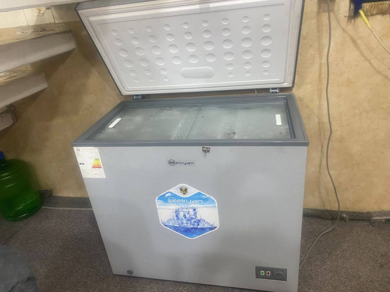 للبيع نظافة١٠٠/١٠٠ مكان لشعب ***********
