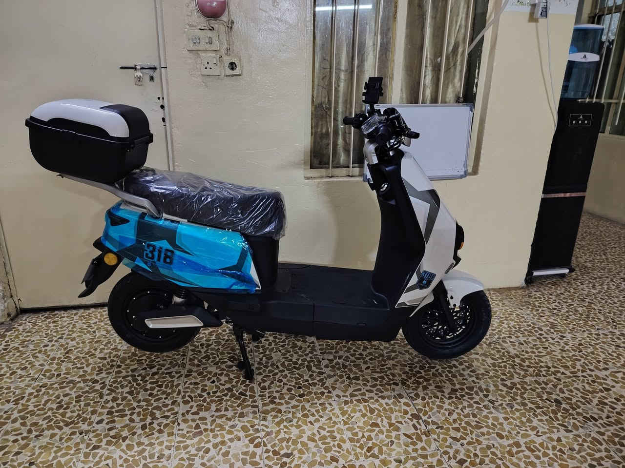 دراجه شحن صار لها خمسه ايام مستخدمه للبيع شرط بيها شيء ترجع *********** واللي عنده امزت للبيع ينزل صورته
