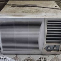 للبيع  شركة توسوت طن ونص  شغال مابيه شي فقط نقص غاز  سعرة 200 الف  وات...