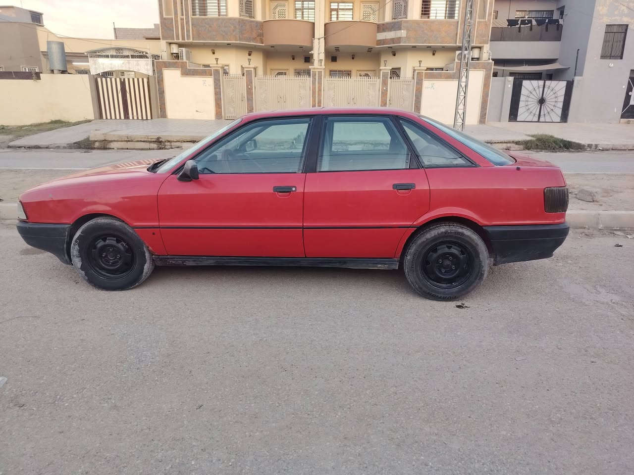 أودي للبيع موديل 1991 سنويه 2030 مكينه نفخ شرط التحويل الوكاله السعر 27 وبيها مجال بصيط ***********
