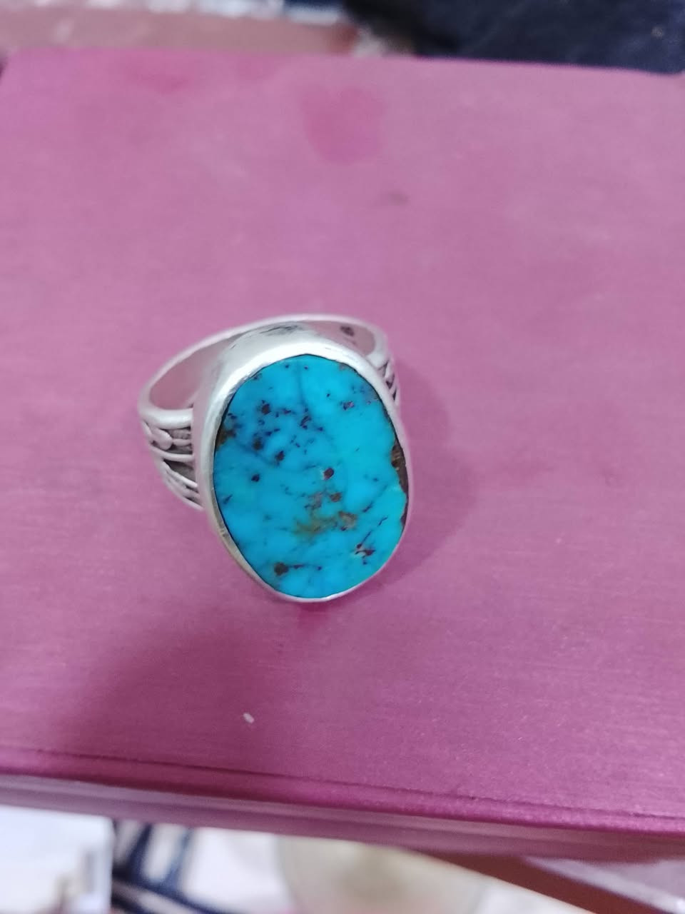 للبيع حجر فيروز نيشابوري حجر ايراني أصلي وصياغه عراقي فضه 925
رقم***********
