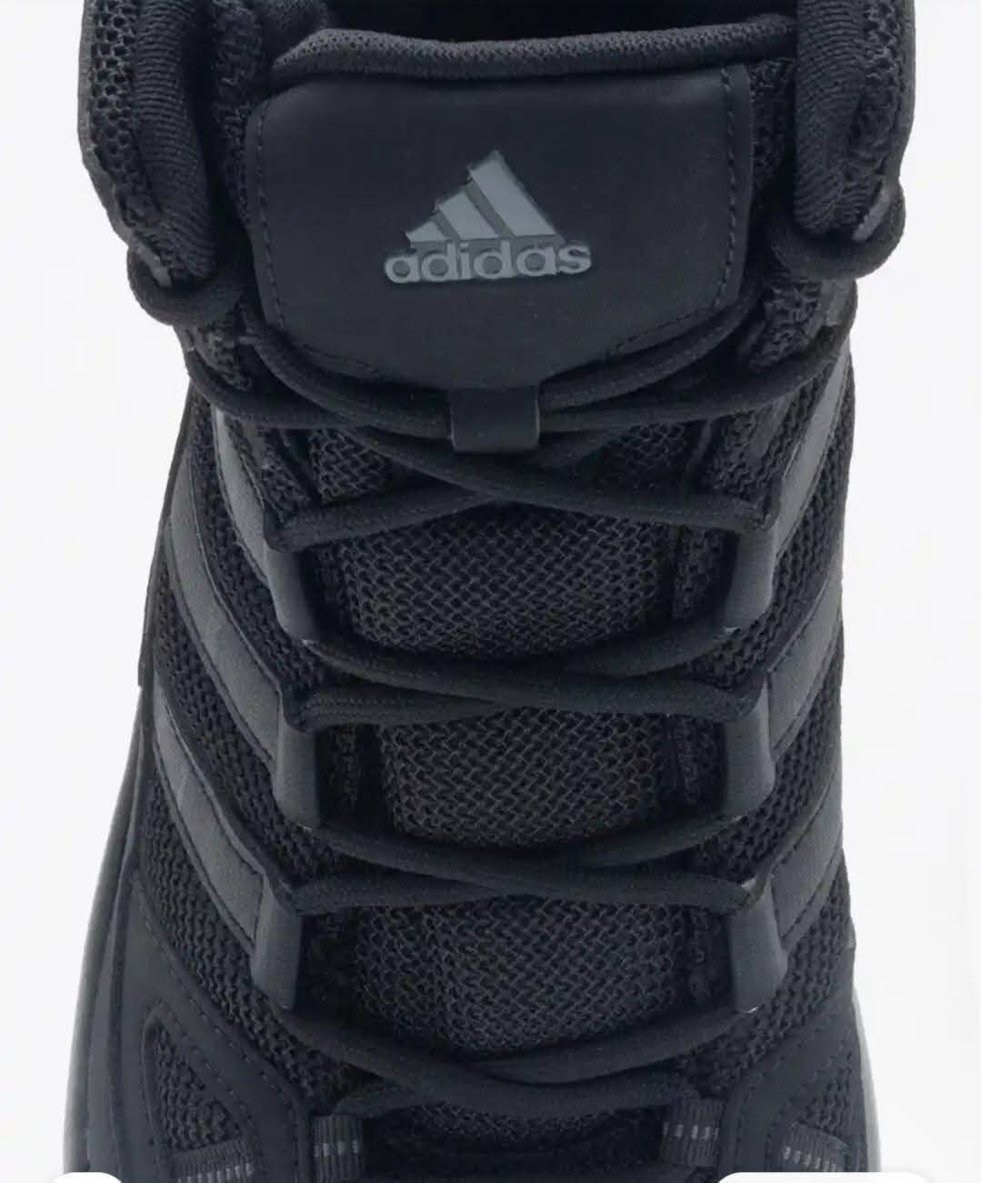 ماركة adidas موديل حديث    
قياس 43           CM 27 5

اي استفسار على الخاص   رقم الهاتف/***********
يوجد توصيل جميع محافظات العراق
