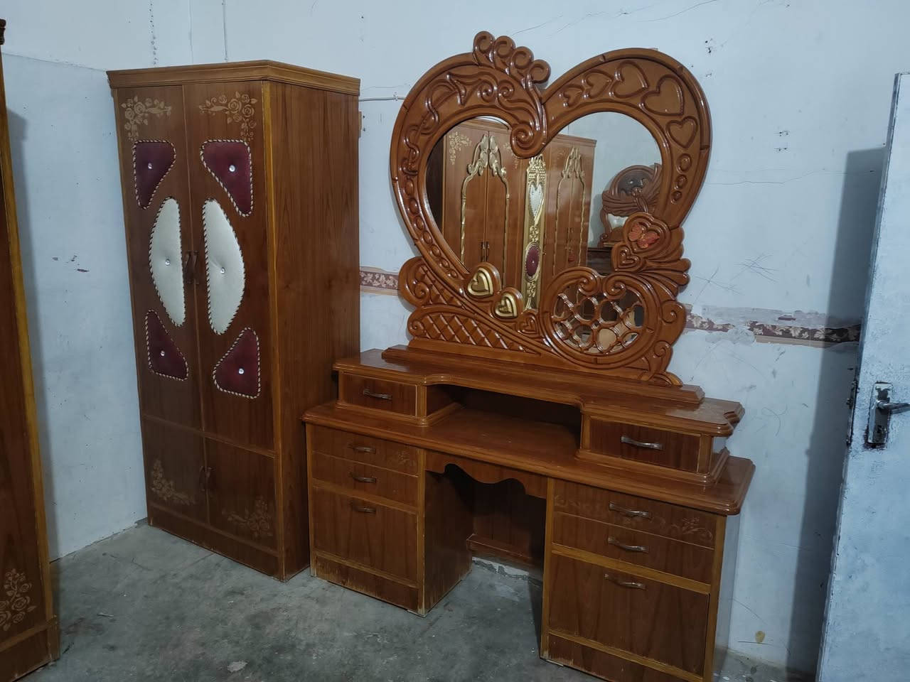 غرفة نوم مستعمل للبيع حيل نظيف شرط خمسة ملم مكاني تلعفر حسنكوي قرب أسواق النور سعرها 950 وبيها مجال للاتصال ***********
