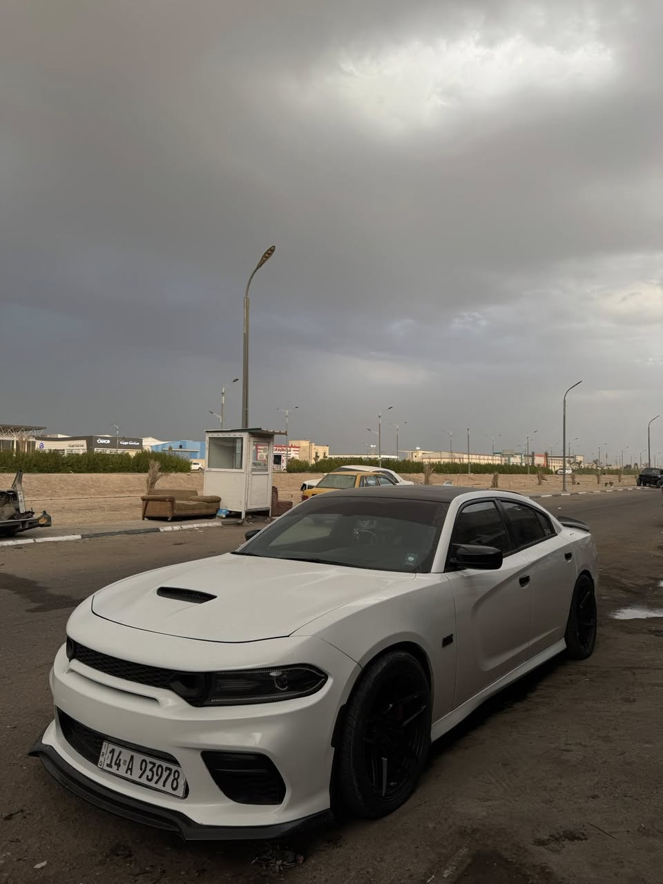 السلام عليكم جارجر srt اصل موديل 16 رقم بصرة سنويه 29 مكينه كير كفاله بيه جاملغ وبنيد وبيها بارد جوه المرايه مال الصدر السياره داخل كريمي اصل فول مواصفات فتحه كشنات تدفئه تبريد والستيرن هم كذالك سياره فول مزوعه لل اخير 
عليها تزويد 
كزوز هيلكات بيه بوابات
اويل برثر
اويل كاج كان
تفريغ
داون بايب 3 انج
ولف حماوه ريسنك
بلكات ريسنك
فان ريسنك
اي آف آر AFR 
والدواخل مالتها 
كاربون فايبر 
ستيرن هيلكات
نشرة متغيره ع التلفون 
عتبات بيبان نيكل 
كاعيات حضن
وعليها لدات تكساس دفيوزر خلفي كاربون 
دعاميه اماميه وايد بدي 
ويل روهانا
التاير الأمامي 275
التاير الخلفي 295
ونسبه السعر 220 وبيها مجال للشراي واذا اكو اوباما مراوس 15 وفوك اراوس والافضل هيمي مكاني البصرة ابو الخصيب رقم الهاتف ***********
