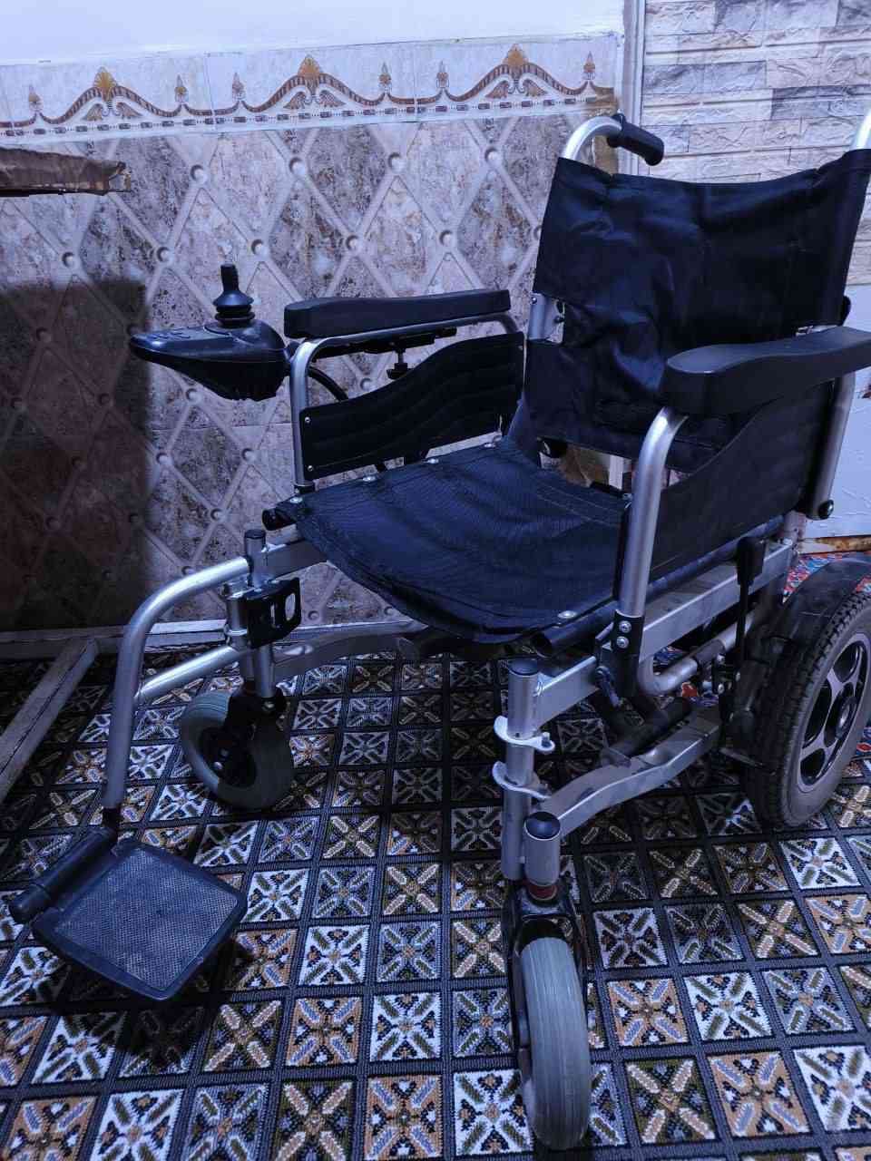 كرسي شحن معوقين للبيع استخدام قليل السعر 350 وبي مجال مكاني البصره التواصل عالرقم ***********

