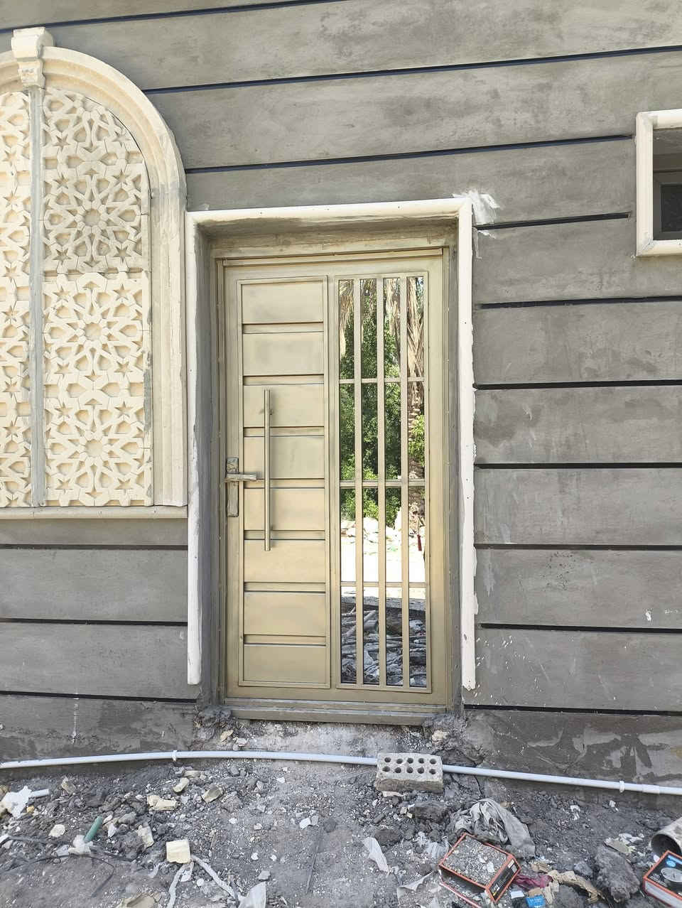 صور قبل وبعد العمل. تنضيف وصبغ القطعه 
 لتواصل  (. ***********. )
