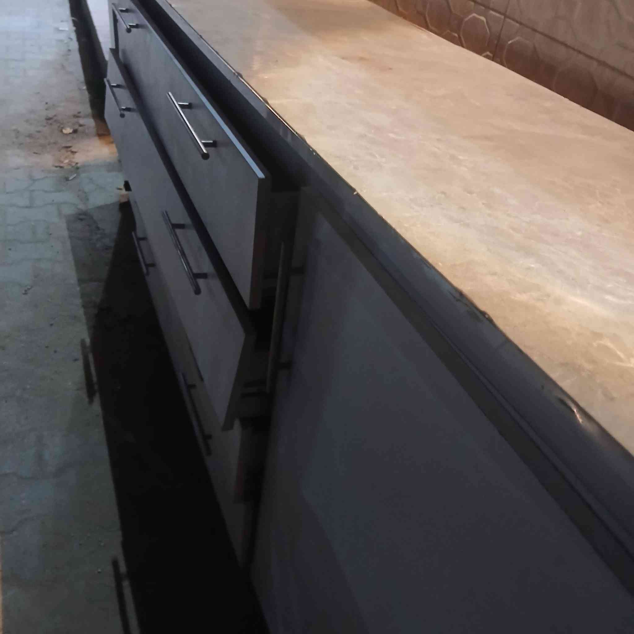 كاونتر ٢ونصف متر bdfنظيف للبيع ١٥٠الف النجف حي الجامعه للاتصال ***********
