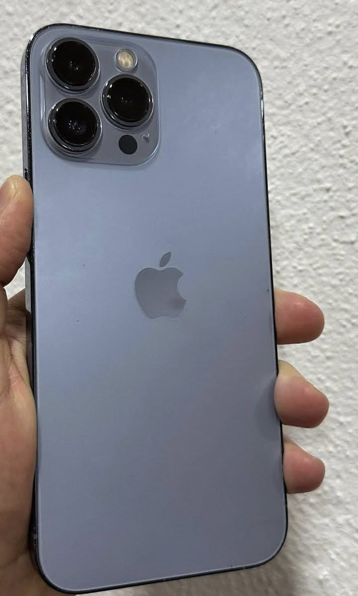 13 برو ماكس 
شرق اوسط 
ذاكره 256
بطاويه 100 مبدله اصليه 
شاشه مبدله نوعيه ممتازه 
للبيع سعره 375 وبي مجال 
***********
