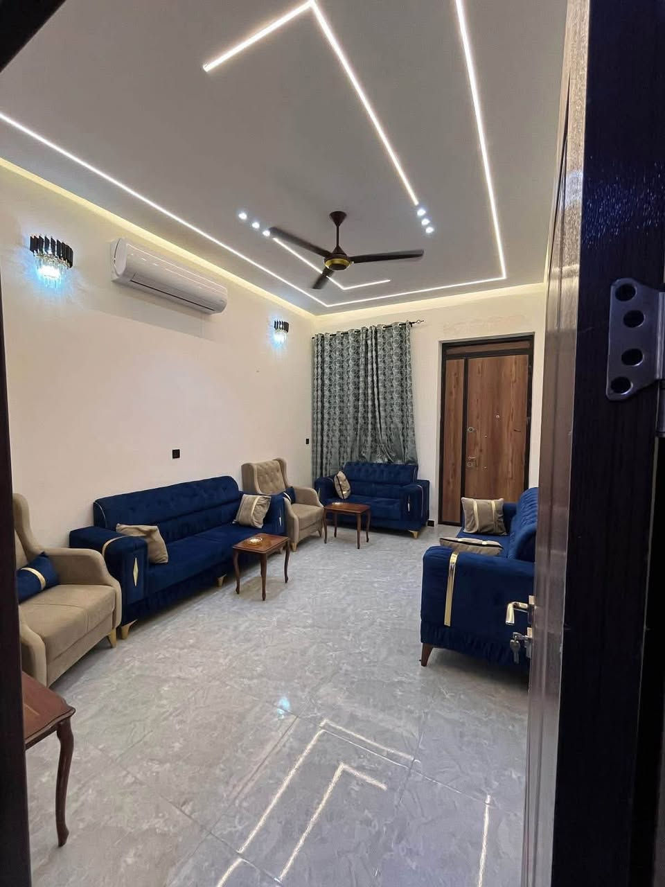 #دار_للبيع 100متر 
واجهيه 6،25متر نزال 16متر 
بناء طابقين ونص حديث 
🏠يحتوي البيت. ع[4 غرف نوم -استقبال - صالة- ومطبخ-صحيات حمام وتواليت داخلي عدد 2 ] 
تواليت خارجي عدد 1 
البيت شغل درجة اولى مع الخدمات
📁ملاحضه البيت مسكون حاليا  
📋نوع العقار  طابو زراعي سند 25 اقرار محكمه 
🚗العنوان #بغداد_الدوره_البوعيثه   
🚨 مجمع الاحلام   
💰السعر خاص
للاستفسار  خاص او الاتصال ع  الرقم 
   ‭
‭***********‬ ⬅️ 

***********‬ ⬅️
