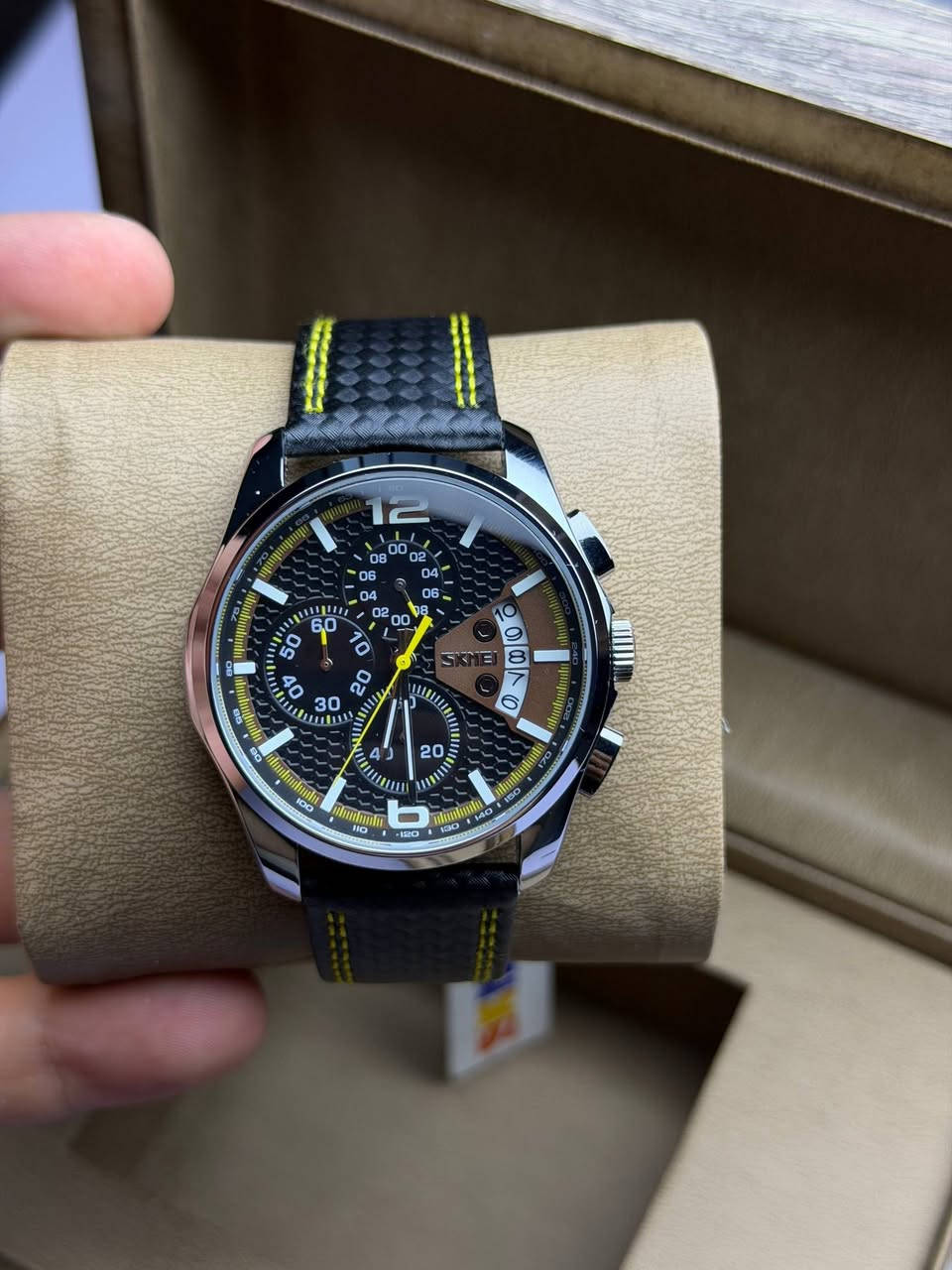 SKMEI
اصلي ماكنة ياباني 
ضمان سنة 
سناتر شغالة 
سير جلد اصلي 
ارقام واميال لامينوس  
سنتر ثواني منفصل
نافذ شهري 
ستانلس ستيل 
مقاومة للماء 30 متر   

30 الف على اول تم


**إذا كنت صاحب هذا الإعلان وتريد حذفه لأي سبب، رجاءا أرسل رسالة إلى الدعم الفني**