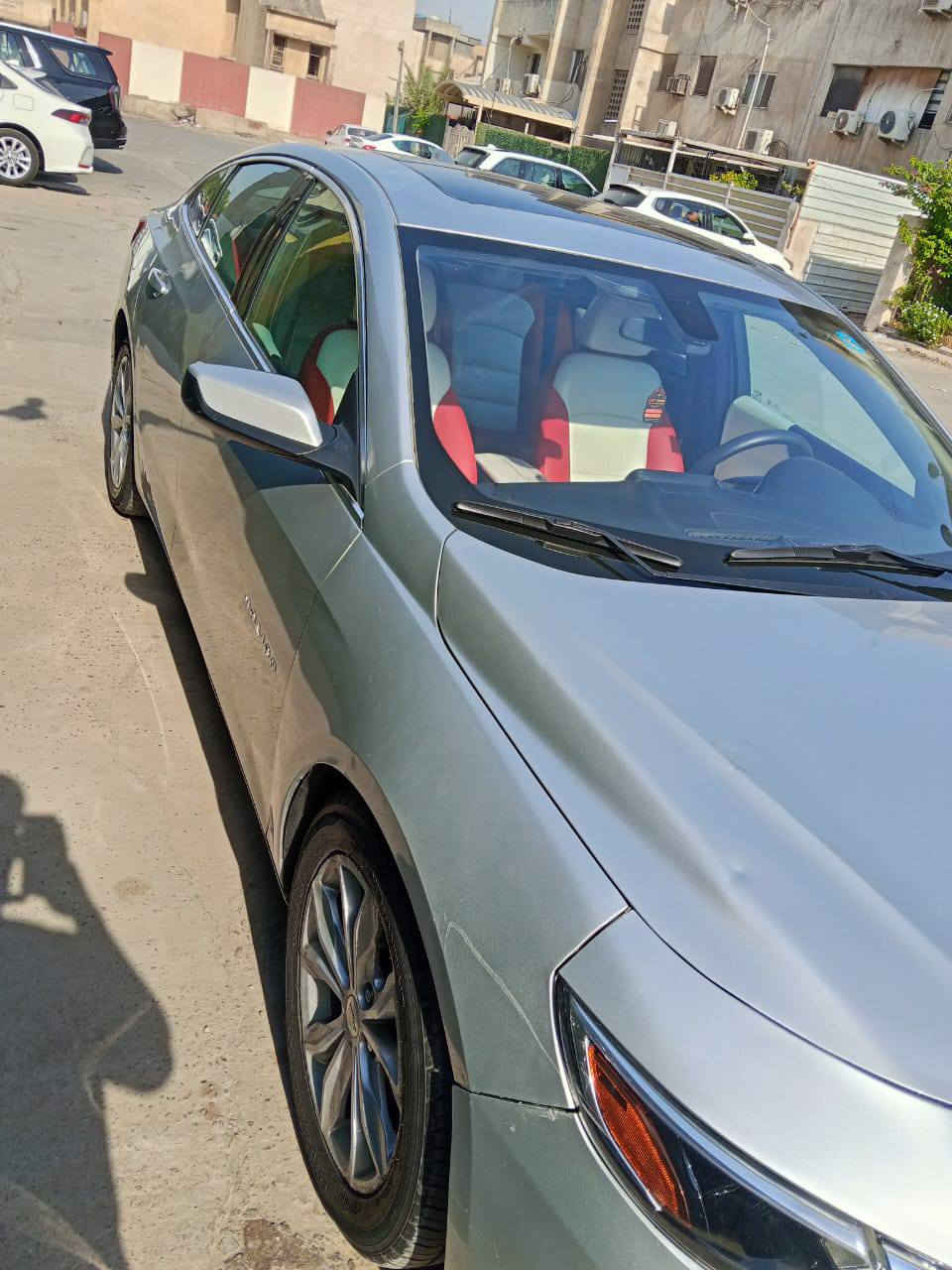 السلام عليكم للبيع شيفرليه ماليبو موديل 2020 وارد امريكي ضربتها كلش خفيفة موضحة ب صور  ماشية (80) الف  رقم نجف الدولي بأسمي  هزة وسنوية جديدة السيارة كلش نضيفة كير ومكينة وتبريد وكهربائيات وصدر كلها مكفولة  فول مواصفات 1/1
موصفاتها:
بانوراما 
بصمة ابواب وتشغيل 
كشنات كهرباء
كشنات جلد 
داخل ابيض 
تبريد قطعتين 
توقف ذاتي 
تدفئة تبريد الكشنات 
كامرة وحساسات 
تبريد شاشة 
تشغيل عن بعد 
السيارة بيها هواي مواصفات متخلص
السعر ( 99 ) $ وبيها مجال بسيط
العنوان بغداد 
رقمي ***********
