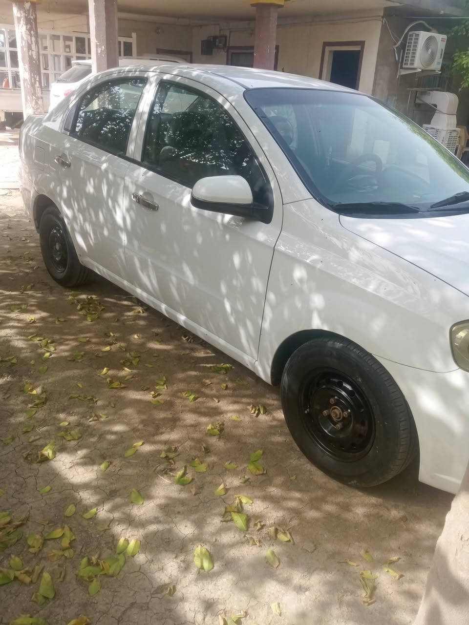 افيو موديل 2008 مكفوله عدا الچاملغ من جهه السايق مصبوغ مكان السياره حله ناحية النيل للاستفسار اكثر الاتصال على الرقم التالي ***********
