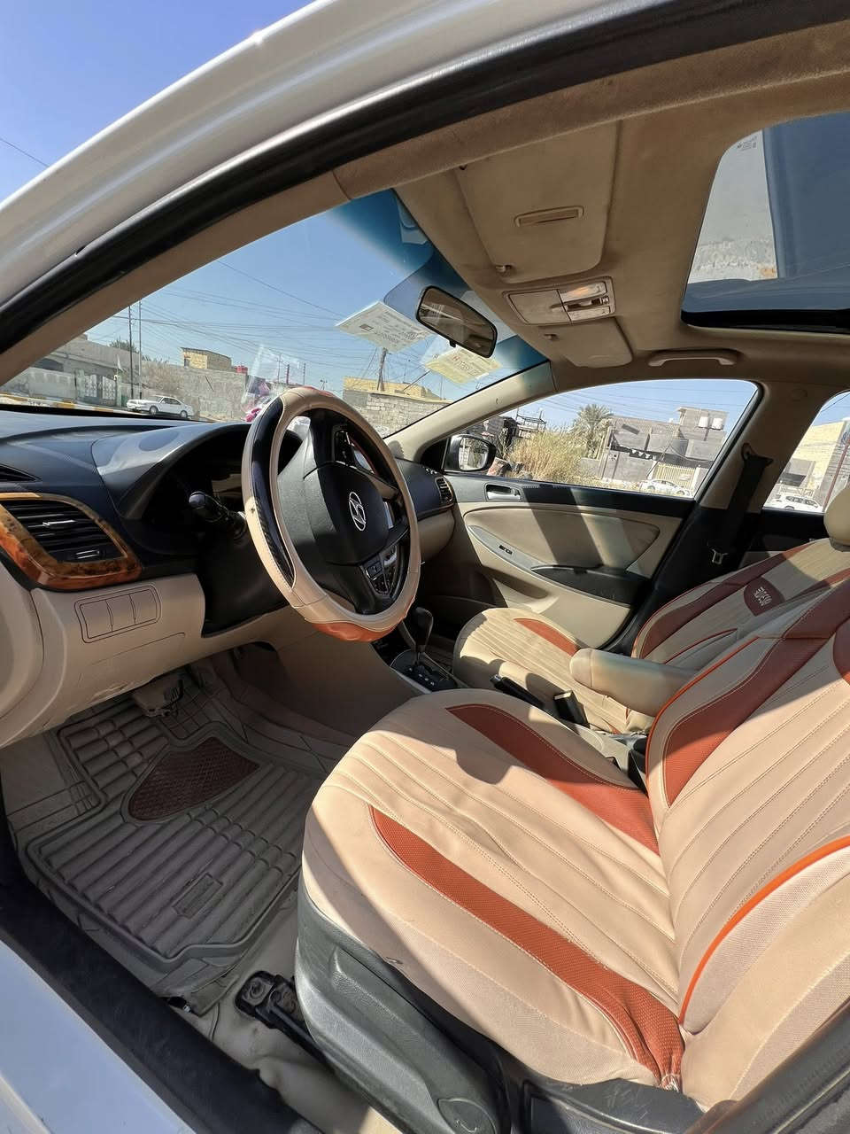 سلام عليكم اكسنت للبيع موديل 2016خليجي محرك ١٦٠٠ رقم بصرة جاهزة كتاب الفحص وياها بدون نقص توني ماخذها والسنوية بعد سنة وتسقط  السعر ١٠٠ وبيها مجال 
***********
