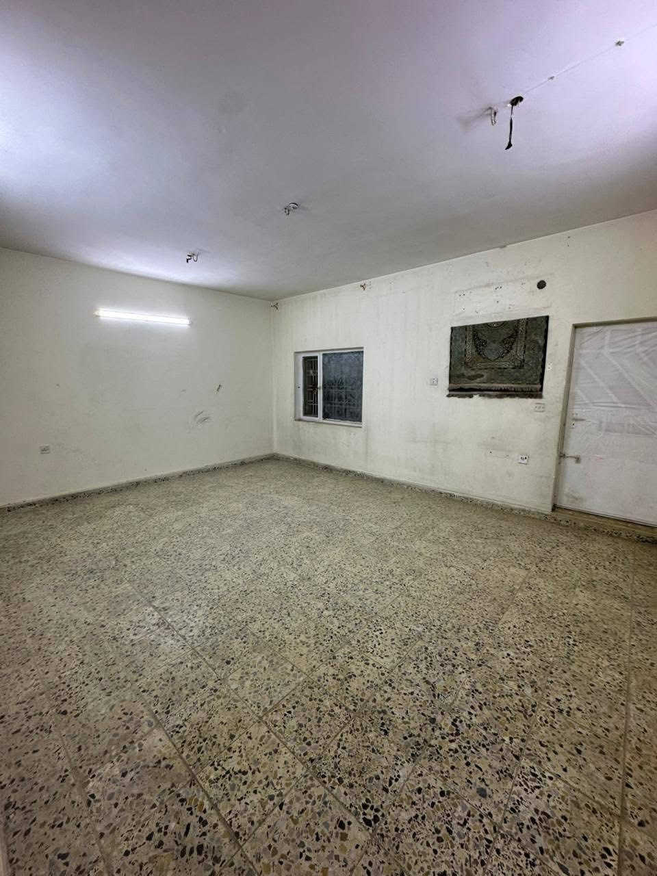 للايجار في السيديه ✔️
بيت مساحه 150 متر 🔶

يحتوي على كراج و 4 غرف نوم وصاله ومطبخ وخدمات عدد2 ومنور💠

الموقع السيديه شارع الخيزران📍

______________________________________

للاستفسار 
***********
