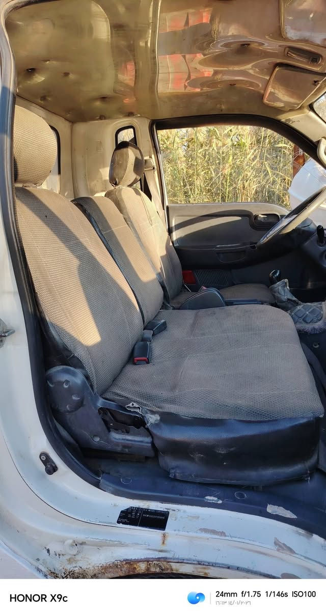 السلام عليكم فحل 2009 سنويه بأسمي لل 27 شاصي كفاله تخم تاير تاير بلادي 13 محرك بي تبخير كل أسبوع ينقص نص ربع مابي غير الطخه البل بجم الغد صدر 60 ٪بل ميه السعر 103 وبي مجال مكاني بغداد رقم الهاتف ***********  ***********
