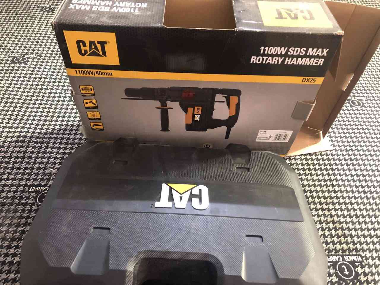 السلام عليكم
دريل من ماركة كتربيلر الامريكية خمسة شروح 8،5 جول 
جديد لوك غير مستخدم لاستفسار *********** واتساب
