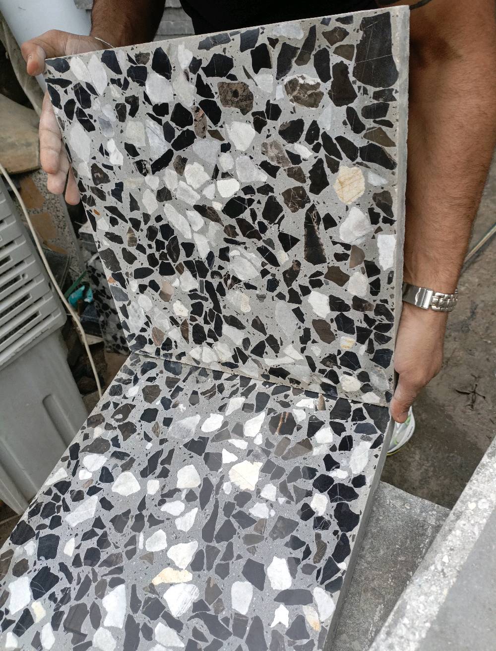 ​🌙 [معمل الماس ] يهنئكم بحلول شهر رمضان المبارك 🌙
​بيتك محتاج ترتيب قبل العيد؟ حديقتك وسقفك يستاهلون الأفضل! 🏠✨
​لأننا نعرف أن "البيت هو الراحة"، جهزنا لكم أجود أنواع الشتايكر والمقرنص وبقية مستلزمات البناء والديكور الخارجي بأسعار المصنع وبأعلى المواصفات.
​💎 قائمة منتجاتنا (جودة وتحدي):
​✅ شتايكر السطح: قياسات (80×80) و (60×40) - عزل وقوة ومتانة.
​✅ الأناقة السداسية: شتايكر ملون سداسي يغير شكل الحديقة.
​✅ المقرنص والرصيف: أشكال وألوان تناسب ذوقك.
​✅ الكاشي والموزاييك: تشكيلة واسعة من المرمر والكاشي الفاخر.
​✅ لمسات الحديقة: مصاطب مريحة، سنادين مودرن، و "لاين" حدائق مميز.
​✅ الأساسيات: بلوك وسواقي بكل القياسات.
​🔥 عرض "خير رمضان" الخاص 🔥
​بمناسبة الشهر الفضيل، نعلن عن عرضنا الخاص لكل الحجوزات خلال شهر رمضان:
​ على طلبيات المقرنص والشتايكر.
🎁 
​📍 العنوان: بغداد1
​[معملنا.. حيث تجتمع الجودة مع الأمانة]