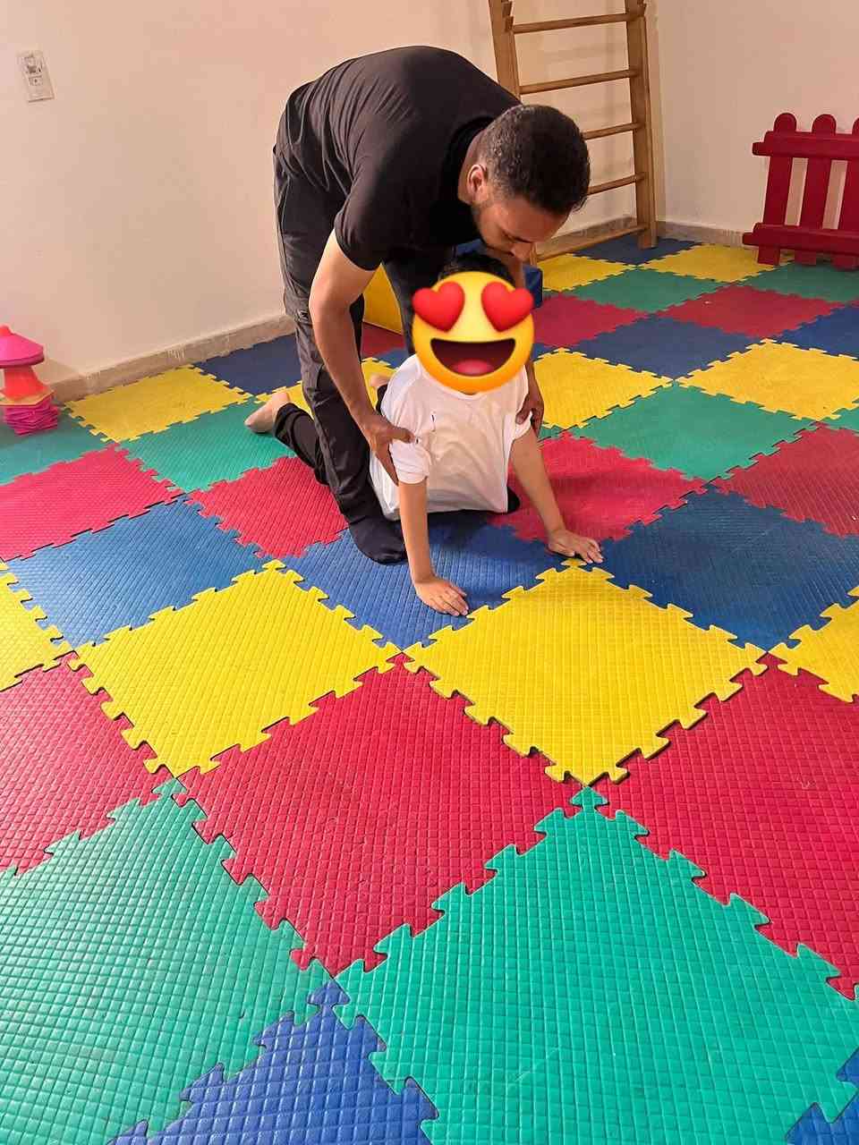 هل ترغب بتحويل مساحة لعب أطفالك أو صالة الرياضة إلى بيئة أكثر أمانًا وراحة؟
شركة الرضوان توفر لك أرضيات فوم مطاط عالي الجودة، مباشرة من المصنع إلى باب منزلك.
⭐ مميزات أرضيات الفوم المطاطي:
حماية مثالية من السقوط والصدمات، لتأمين سلامة الأطفال.
راحة ممتازة أثناء اللعب أو التمارين الرياضية.
عزل فعّال للصوت لتقليل الضوضاء داخل المكان.
تركيب سهل وتنظيف بسيط بفضل تصميمه العملي.
🎨 متوفر بألوان وتصاميم متعددة تناسب جميع المساحات والأذواق.
📞 للحجز والاستفسار : ***********
مع أرضيات الرضوان… الأمان والراحة بخطوة واحدة.

