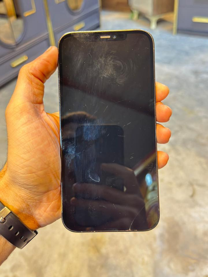 سلام عليكم ايفون 12بروماكس ذاكره128بطارية 73فيس ايدي واكف الجهاز ممفتوح بلادي وبي فطر بل كلاسه بس ممأثر عل لمس سعر 325 وبي مجال بسيط *********** فقط واتساب
