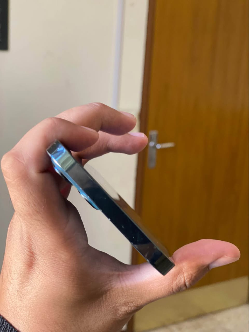 سلام عليكم .. 

ايفون 12 برو ماكس 

ذاكرة 256

بطارية 74 

بي خدش بسيط بالكامرة بس ابدا مماثر على الكامرة 
وخدش بالضهر بسيط 

وسماعتة الخارجية صوتهة ضعيف 

مثل ما موضح بالصور 

كلشي بي بلادي ما مبدل ولا قطعة 

ما مفتوح ابداً 

تك سيم كارت 

السعر 300 الف بيجي, صلاح الدين


**إذا كنت صاحب هذا الإعلان وتريد حذفه لأي سبب، رجاءا أرسل رسالة إلى الدعم الفني**