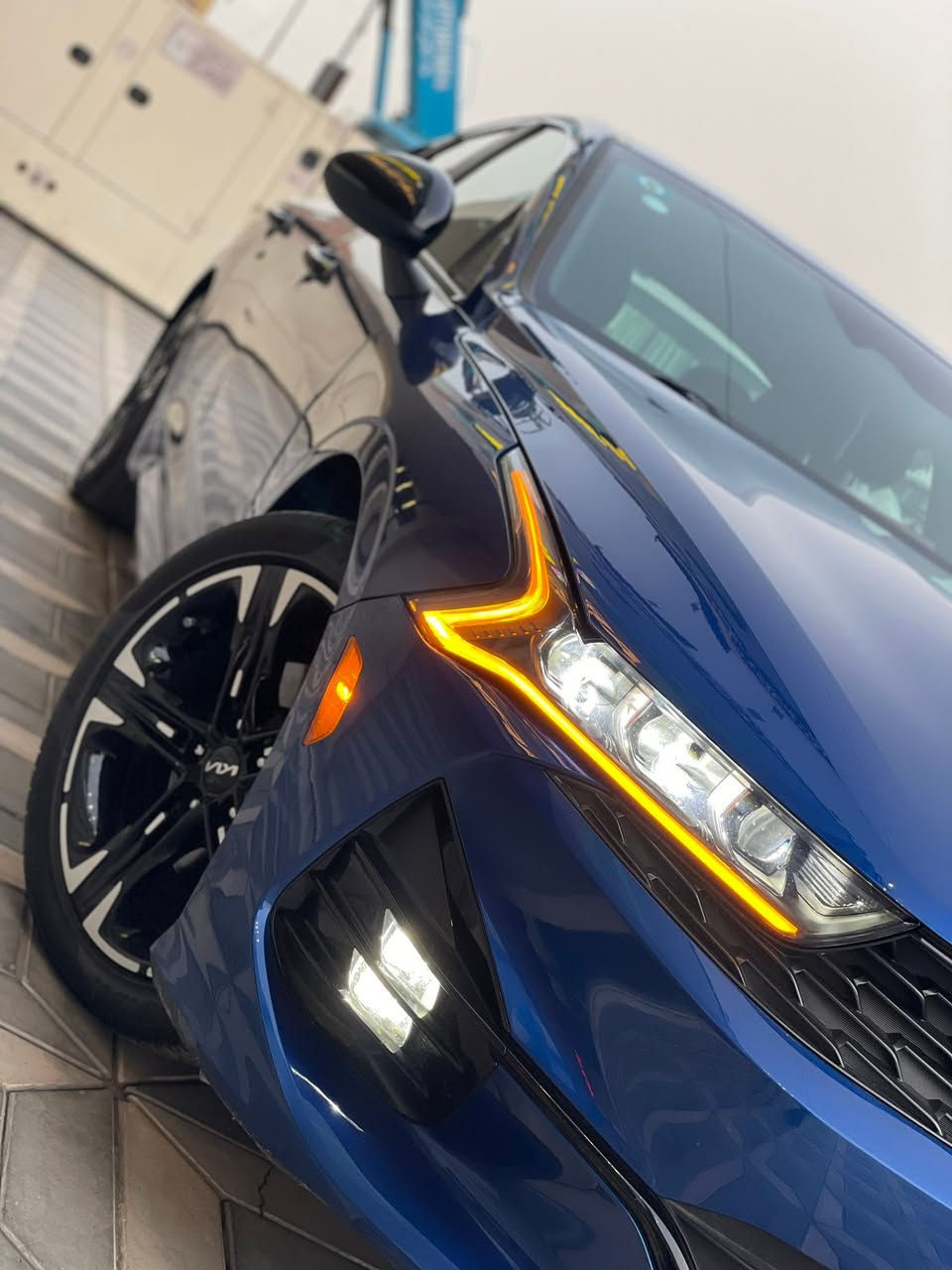 السلام عليكم 
كيا k5 GTLINE 
السيارة موديل ٢٠٢٣ فول مواصفات
عدا الفتحة 
مواصفات GtLine 
بصمه 
شاشه حجم كبير 
رادار امامي وخلفي وجانبي وبريك طوارئ 
تشغيل عن بعد 
رادار امامي
شاحن وايرلس
سياقه الكترونيه + تحديد مسار 
سيارة بيه مواصفات هواي بعد 
مرقم بغداد باسمي 
السيارة  وارد امريكي
قطعتين صبغ 
السعر 167$
المكان بغداد شارع فلسطين 
للاستفسار
***********
