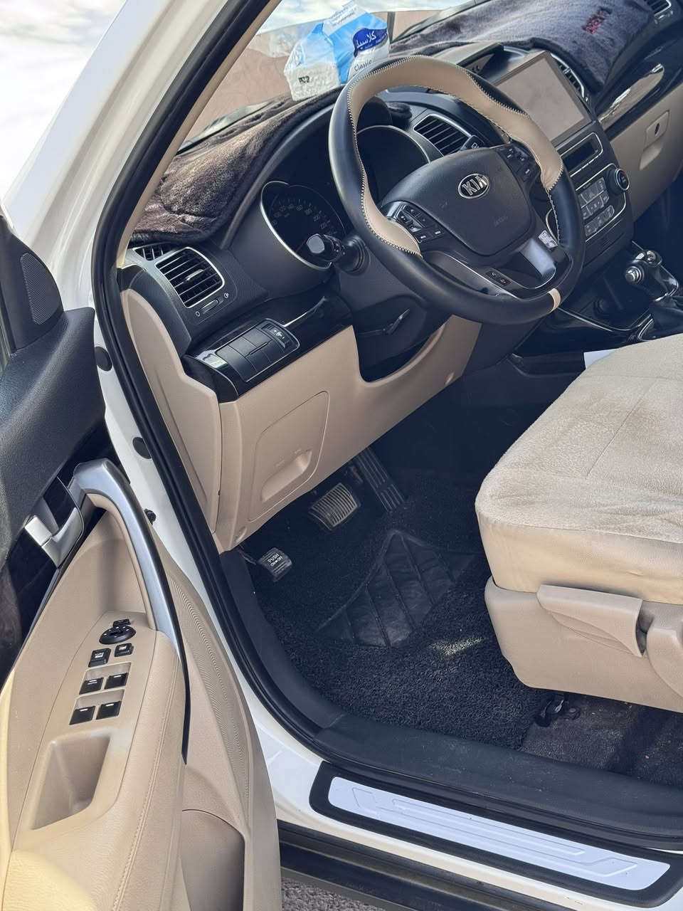 السلام عليكم 
سورنتو خليجي 2015 فول معده البانوراما 
مكينه مامفتوح 
كير خير من الله 
صدر جديد 
تخم تاير ويلكب 5 
السياره جاهزه آلف متصرف عليه 
السياره شمالي تحويل مباشر باسمي 
السعر 180 وبيها مجال  والسوك كلشي تلكه حسب النضافه ماشيه 193 آلف 
رقم الهاتف ‭0782 944 1777‬
العنوان الأنبار الفلوجه 7 راكب
