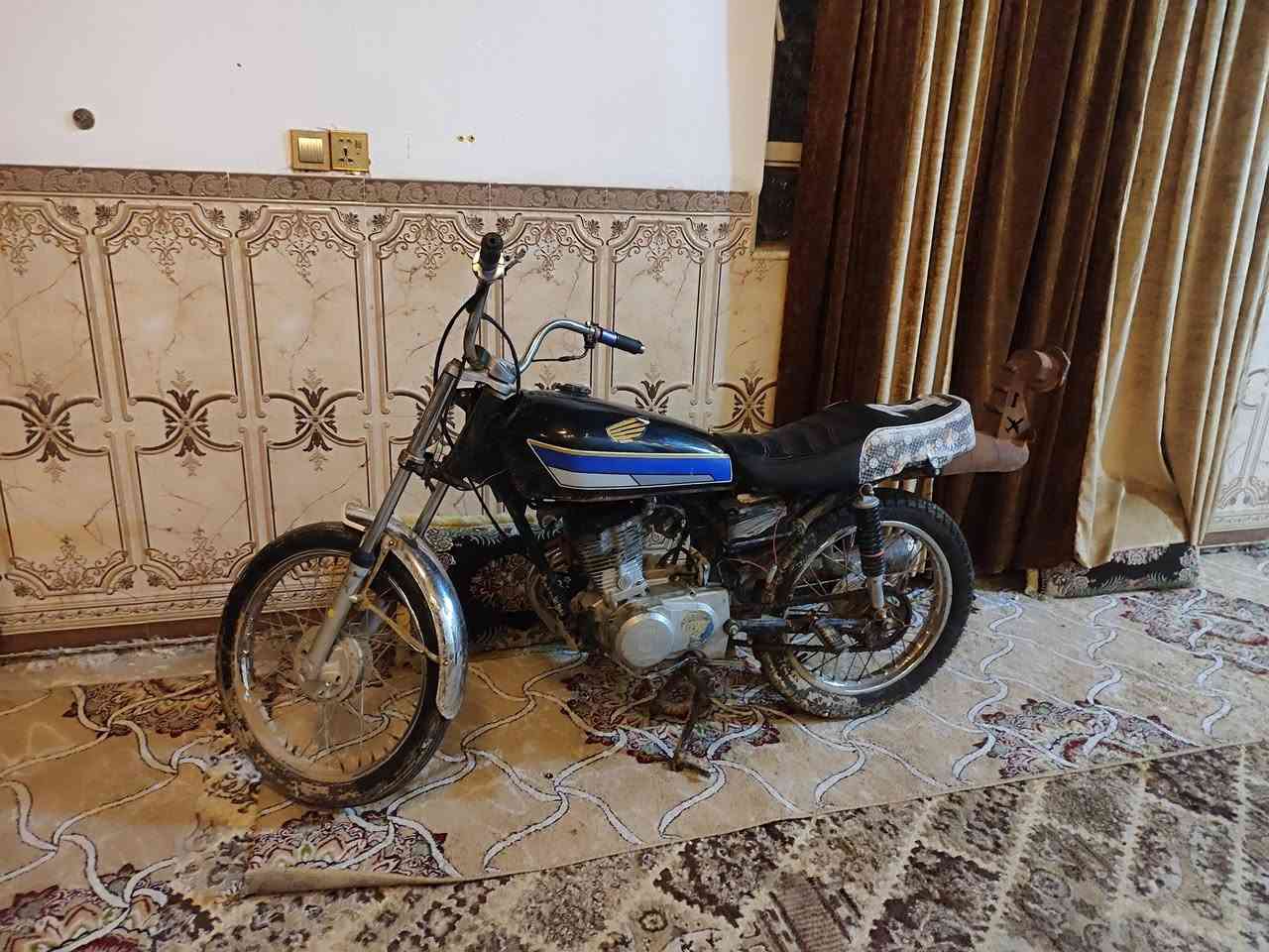 سلام عليكم شباب دراجه للبيع كلك سعر 280بيهه مجال ***********مكان شاميه
