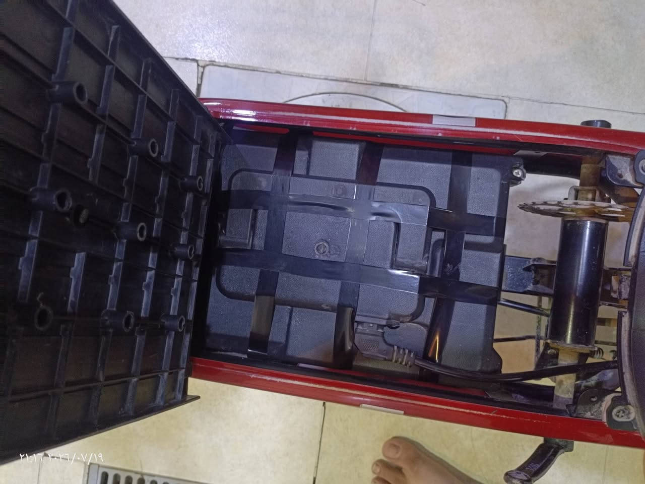 دراجه حجم 14 جديده
ما مستعمله هواي 
كلشي شغال بيه 
وبطارايت جديده 
ما منفوخات
سرعه ستين 
كلشي علا البلادي 
سعر 350 وبيه مجال 
الرقم ***********
