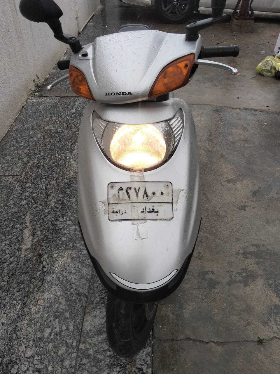 سلام عليكم
هوندا سبيسي رقم بغداد للبيع سعرهه 2500 مليون مكان شارع فلسطين 
***********
