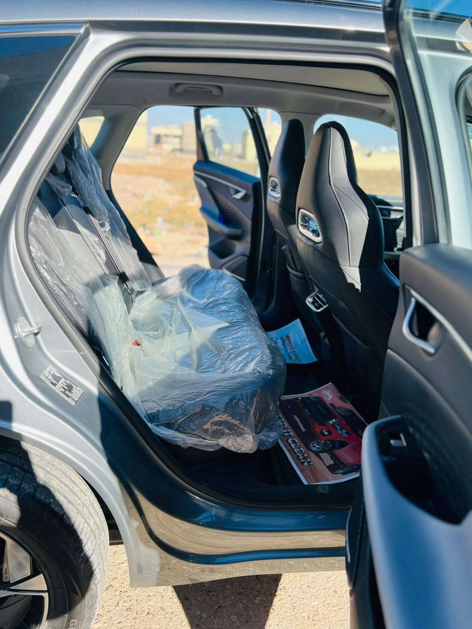 على بركة الله ... من رخصة الادمن
سيارة للبيع من نوع بايك X55 موديل 2025 ماشية 18350 كم حقيقي  السيارة تعتبر زيرو السيارة مكفوله كفاله عامه من الصبغ والتبديل ما عدا هاي الشخط الي موضح بالصور شخط بسيط حتى خليته بدون صبغ  السياره كير DCT المرغوب والمحرك 1500 توربو علما ان الكير والمحرك مكفولات من كل شي السياره من فضل الله بعده جديده وما متعوبه السياره استلام شركة على ايدي السياره حره تحويل مباشر شرط التحويل السعر (26) مليون دينار  عراقي وبيه مجال للشراي يجي ويدلل للتواصل الاتصال على الارقام (***********) متوفر وات ساب ***********
