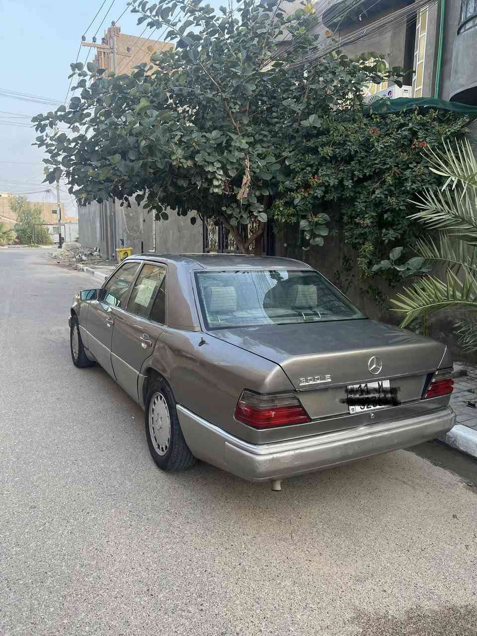 السلام عليكم 
البصره … ياسين خريبط 
مارسيدس دب 1989 300 محرك وكير 3000 VVTi قبل أربعة اشهر مبدله هو و الكير كفاله ترايك 200  لزاخو رقم بغداد السنويه بأسمي و لشهر العاشر 2030 يعني تحويل ثاني يوم
تبريد ثلج توني محور منظومة راس الثور بالباكيت  بأربع ورقات
تايرات باتري  90%
دشبول ابو الايرباك مال 1991 مصبوغه جماليه بدون حادث 
حداديه 90% توني مبدل بولبرنكات إماميه و دسكات ومصفر فلنجات الجام الأمامي كهربائي شغال و الخلفي جوبي 
الكيلو متر متوقف بس الرون و الگيجات البقيه شغاله 
 التنته ماطور شغال بس سادها بسلكون يعني ما تنفتح
 السياره مال جناي 
السعر 57 و بيها مجال للشراي
رجاءاً لا تعامل و لا تنطي سعر بالفيس او بالتلفون تعال شوف السياره بعينك و تدلل 
الخاص مفتوح و هم هذا رقمي ***********

