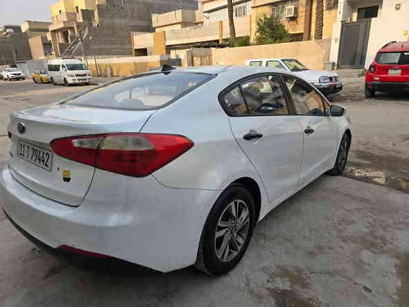 سلام عليكم كيا سيراتو موديل ٢٠١٥ خليجي مكينه١٦٠٠ دوش 
السياره بيها منضومه غاز جديد شاده بيها صبغ ٣ قطع بدون دواخل ماشيه ١٧٠ الف 
السياره كير مكينه ع وضع الشركه 
تبريد ثلج صدر تايرات جديد 
رقم بغداد بسمي تحويل ثاني يوم 
السياره جاهزه ع اخر حبايه 
شاشه تحكم ستيرين 
داخل لونين 
حساس 
٥ ويل كب 
لد امامي 
وبعد بيها اهواي مواصفات 
مواصفات السيراتو المعروفه 
السعر ١١٢ وبيها مجال بسيط حك الجيه 
***********
غير متواجد ع فيس 
مكان السياره بغداد شارع فلسطين
