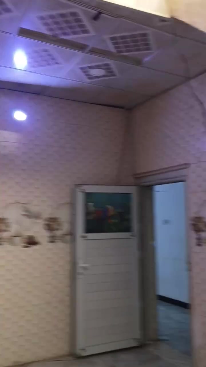 شقه حي جامعه خلف مجمع الكفيل غرفه صاله مطبخ تخاريج وسطح ***********
