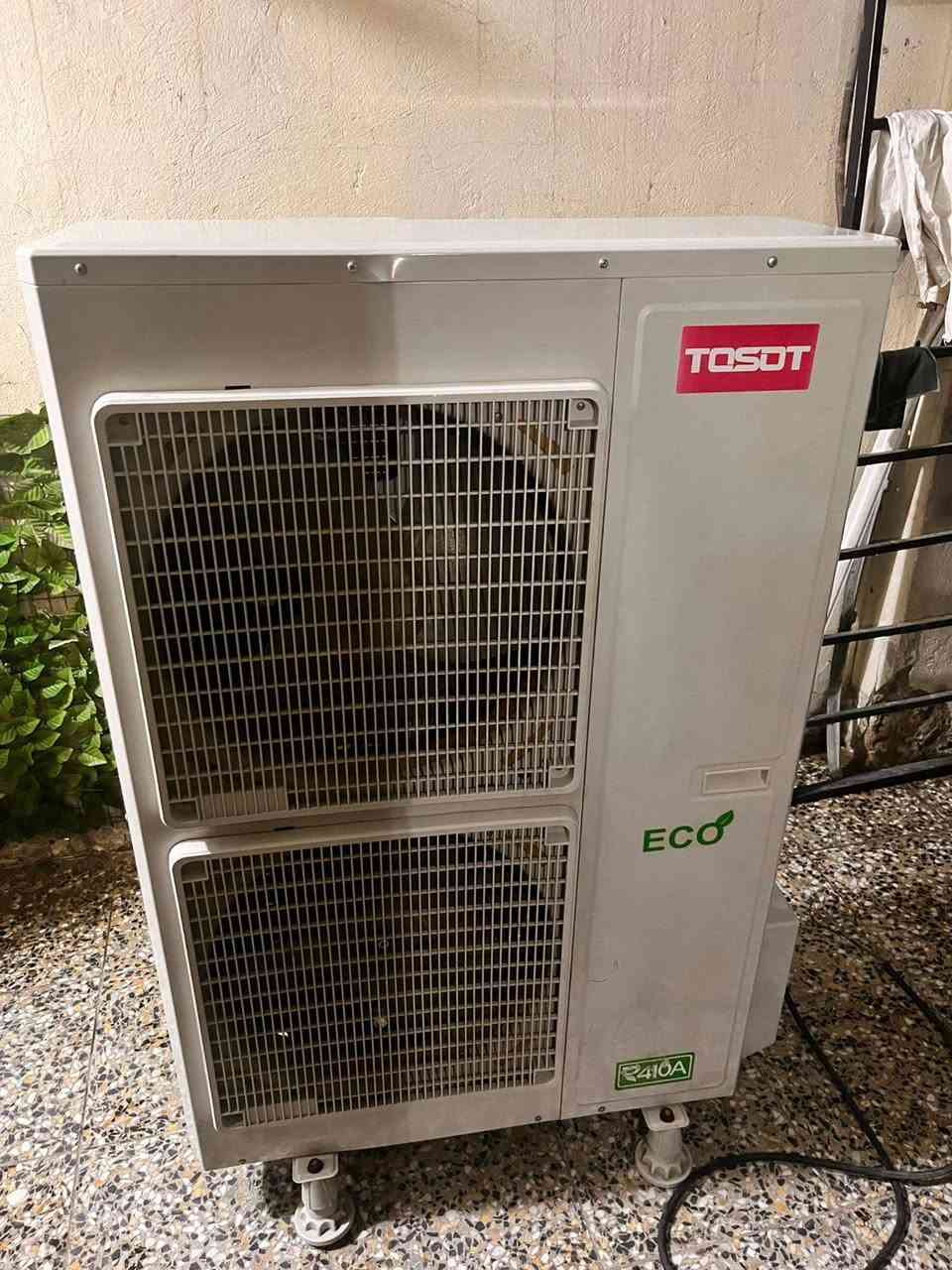 السلام وعليكم اخوان للبيع سبلت نوع توسوت اربعة طن ثري فيز نضافه  احلى من الصور بهواي كفاله من فتحت البرغي تبريده ثلج ❄️☃️🧊+ تدفئه 🔥🐦‍🔥❤️‍🔥 كامل ملحقاته بواري جدد وايرات ريمونت السبلت غازه مالت الشركه مقفول بي غازه R410 حديث  كامل معى الشد والظمان النقل جميع مناطق بغداد
كامل مكمل راديتراته ازرك بعدهم السبلت جديد 
سعره مليون و300 وبي مجال العنوان بغداد ة حي اور 
*********** متوفر واتساب
***********
