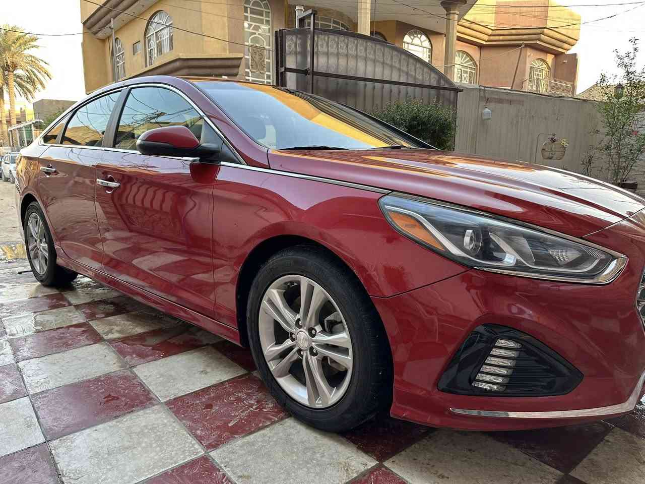 سوناتا ٢٠١٩ وارد امريكي رقم بابل الدولي الجديد بأسمي 
حادثها الجاملغ الخلفي صبغ فقط و الباقي كفاله عامه بدون اي دواخل و بدون ايرباك كلها ليبل واحد سياره جديده لوك كير و مكينه  ما مفتوحه كفاله ماشيه ٦٧ الف حقيقي
السياره فول مواصفات عدا الفتحه
بصمه 
كراسي حار بارد
كرسي كهرباء
تبريد لمس 
شاحن واير لس
اشاير بالمري 
تبريد قطعتين
نقط عمياء
صندوق ذكي 
اريل نفيكيشن
شاشه جبيره ابل كار بلي 
تحكم جهتين 
سياره جديده و فول مكانها بالحله سعرها ١٤٧ و بيها مجال بسيط 
***********
***********
