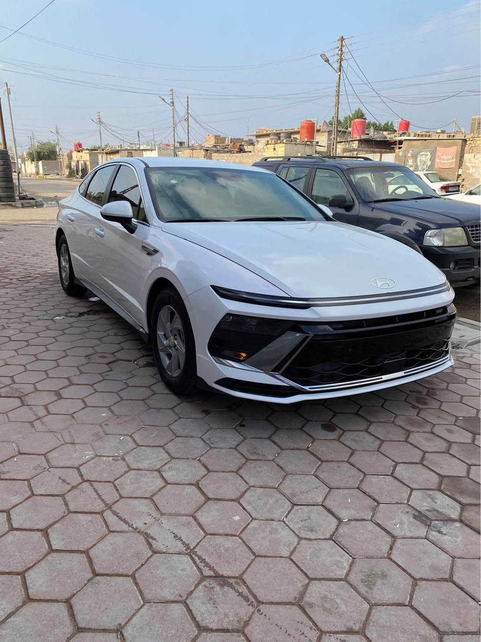 السلام عليكم 
سوناتا 2025 
حادثهه فقط طكه بالبنيد 
السياره زيرو 
بدون ارقام 
نص فول 
البصره المعقل 
السعر /208 وبي مجال
*********** البصرة, العراق
