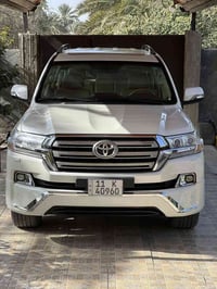 لاندكروزر ٢٠١٦ • ماشي ١٢٠٠٠٠ • فول مواصفات