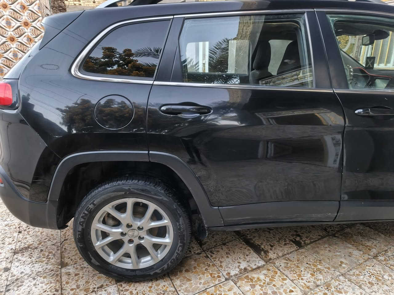 السلام عليكم
السعر ١٢٠ وبيها مجال وترهم مراوس حسب القناعه
جيب بزون ١٧ حادث خفيف فقط دعاميه وهنا مصبوغ جاملغ امامي صور الحادث وسونار مرفقه مع الصور 
محرك ٤سلندر تبريد قطعتين كراسي كهربائيه شاشه حجم كبير تحكم ستير مثبت سرعه 
سياره بسمي تحويل ثاني يوم سنويه الغاية ٢٩ 
الاستفسار اكثر واساب او اتصال ***********
مكاني ميسان
