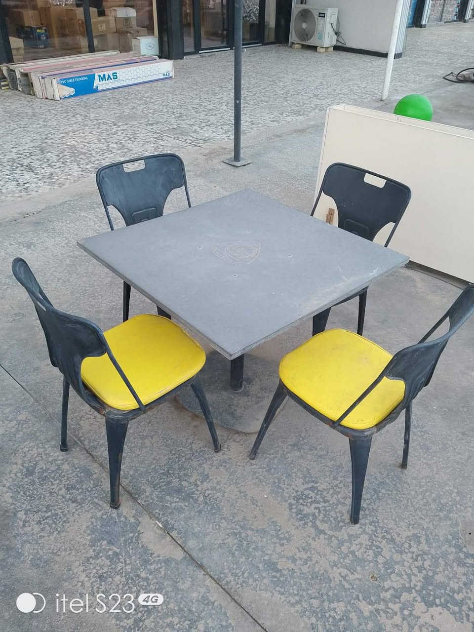 مجموعة غراض للبيع
***********
