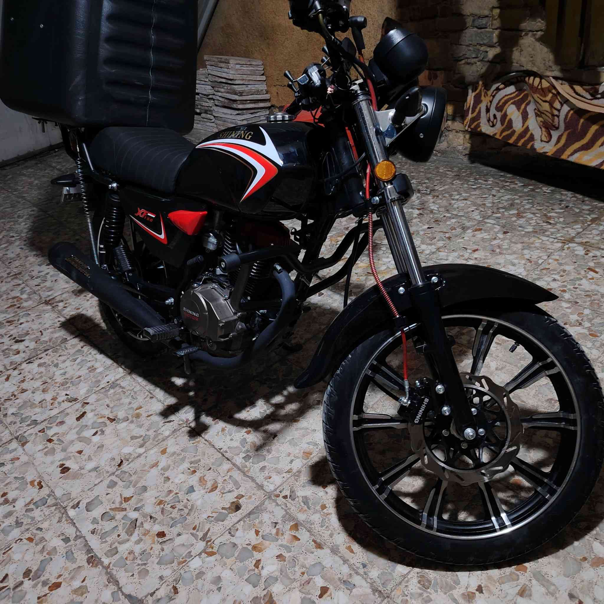 السلام عليكم
دراجه شاينك للبيع
موديل 2025 ماشيه 2000  اخت الزيرو اي نقص مابيها مرقمه بغداد انكليزي تحويل شوكت متريد
الدراجه باسم صاحبي اخذتها منه قبل شهر  بعدني ممحولها باسمي 
والسنويه يمي وموجود اخذك إله وتتفق وياه قبل لتنطيني اي شي اكفلها الك من التاير للتاير مكينه وكهربائيات
بيها بس الستيرن بيه عواج كلش خفيف ممأثر على أي شيء اتعاجز اروح اسويه والجاملغ الأمامي بيه فطر خفيف هاي للامانه حجيتهن حته من تجي كلشي كبالك
مكاني مدينة الصدر قطاع ٣٥
رقمي *********** متواجد واتساب واتصال فقط ماسنجر حاذفه
