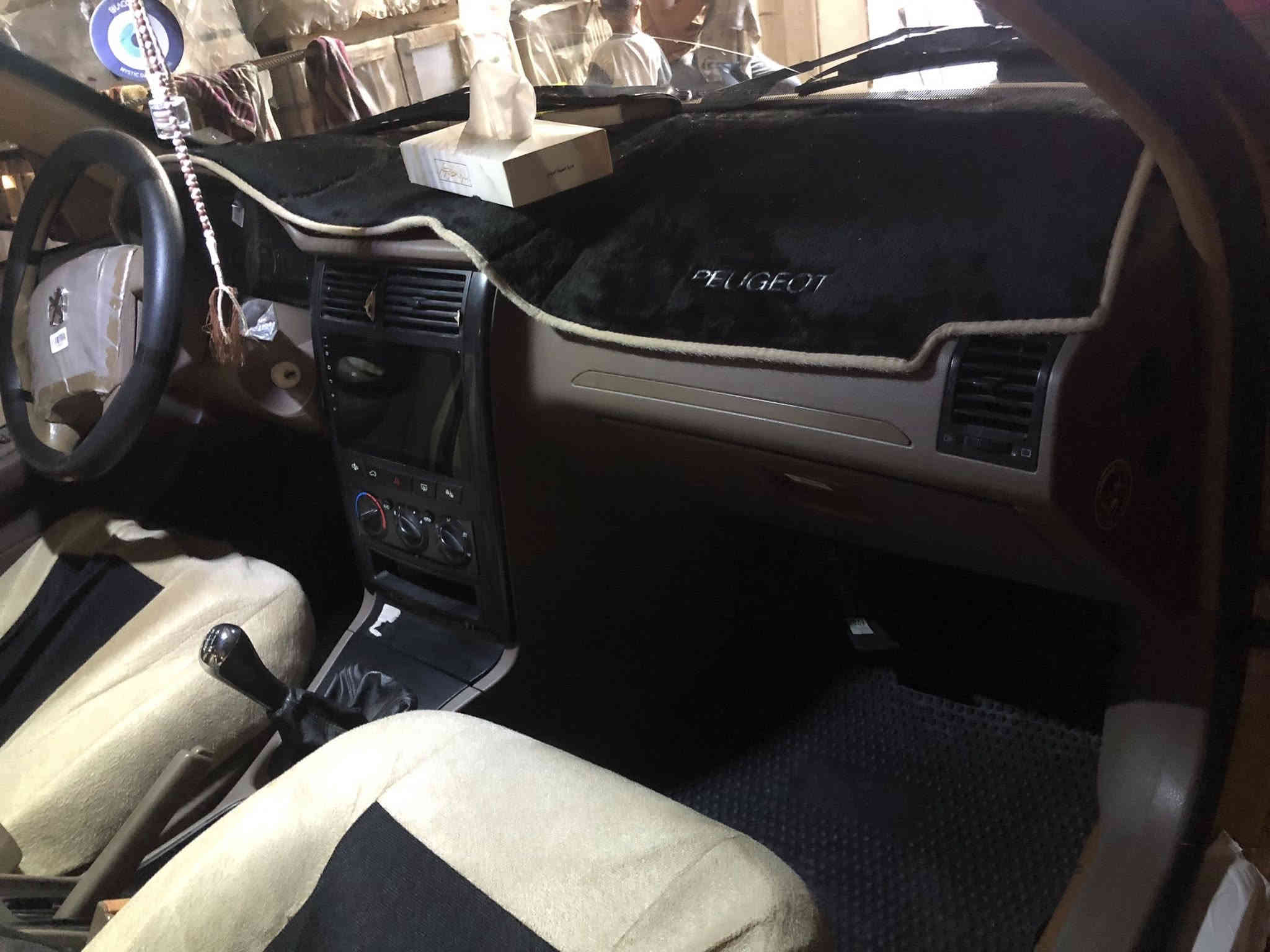 السلام عليكم من رخص مدير الكروب 
للبيع بيجو اكد موديل 2016 دشبول عالي رقم بغداد انكليزي هزة جديدة بسمي امصفر هيئة وغرمات 
مكينة كير اكلج مكفول تبريد تدفئة صدر خلفي جديد صدر امامي نص عمر ابريك عنابير خلفية جديدة وعنبار الرئيسي جديد السيارة جاهزه للشغل دوشمة عامة 
ماشية ٨٠ الف حقيقي 
السعر 53$وبيها مجال الي ميعجبه السعر لايكسر بيها السيارة جديدة بمعنى الكلمة 
مكان بغداد حي العامل 
للاتصال 
*********** سيد حيدر
