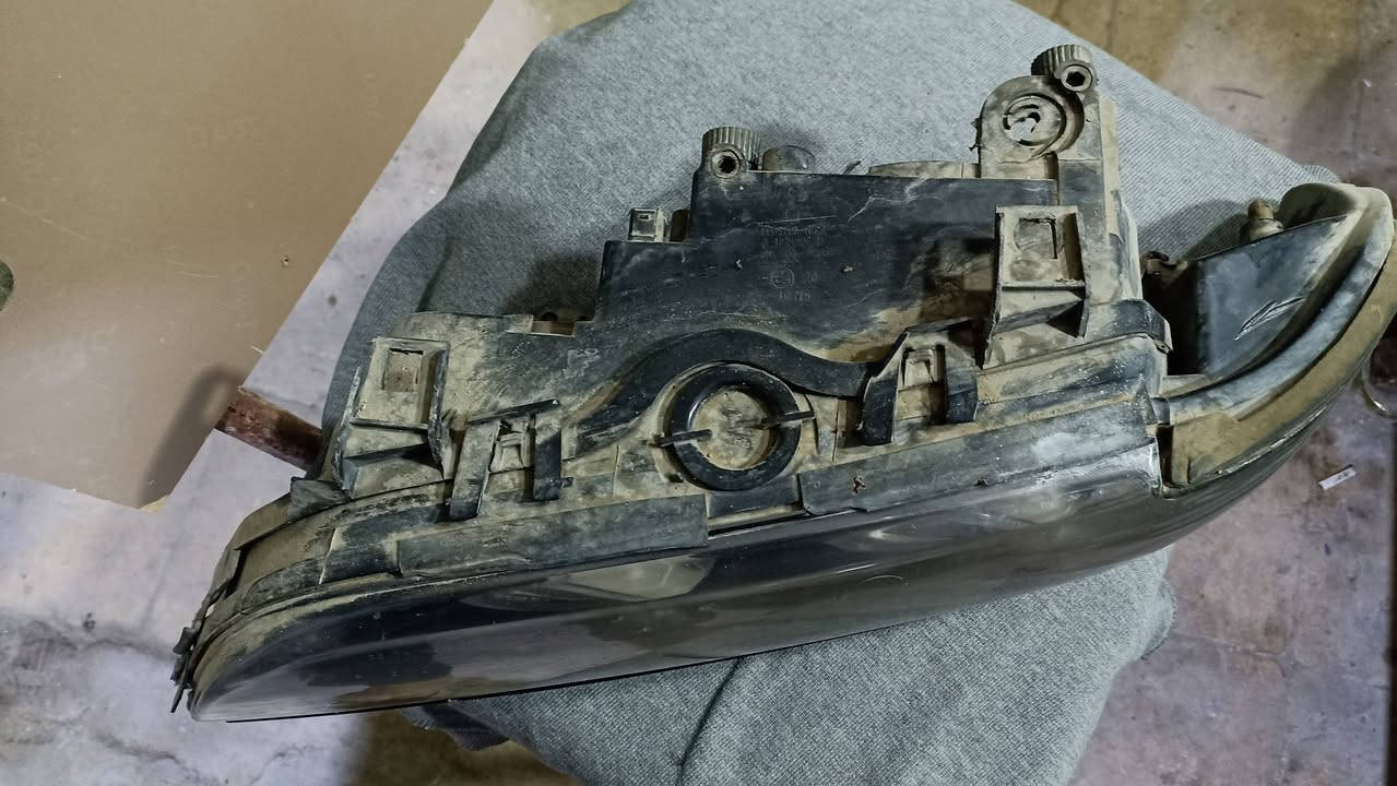 السلام عليكم لايتات صقر ام الاسوار تجاريات نظيفات لاكسر ولا يعبرن مي سعرهن 75الف
التواصل ***********
