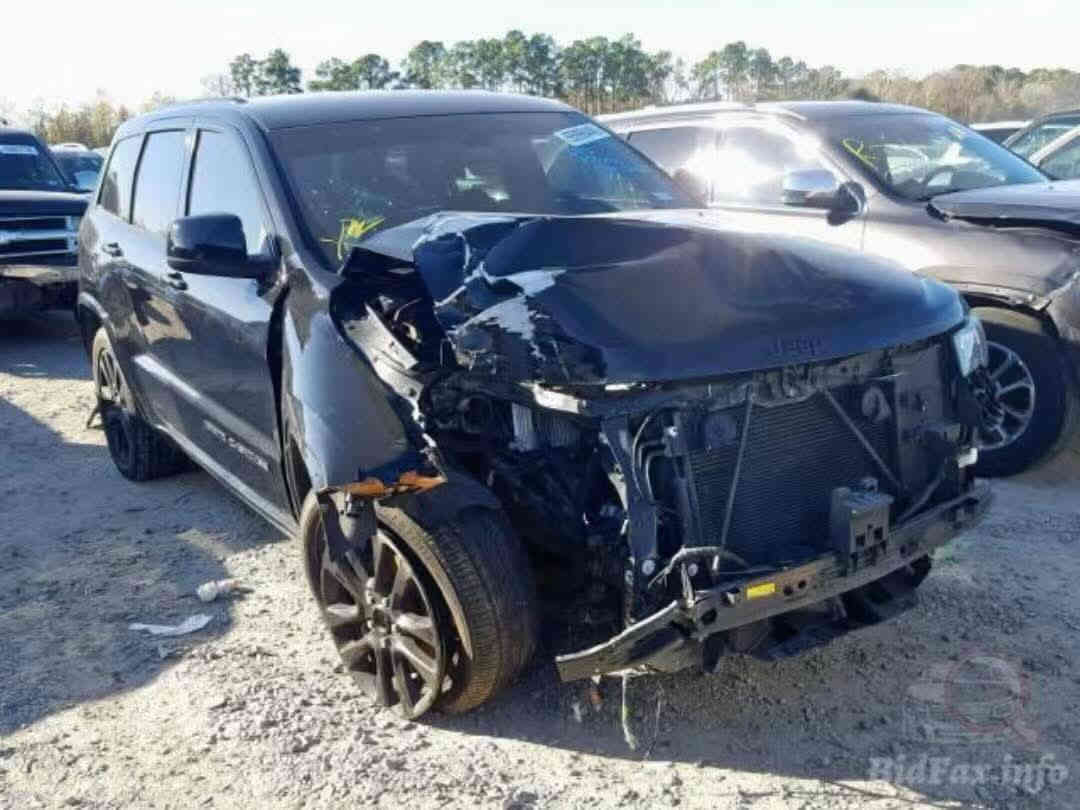 السلام عليكم
جيب 18 بلاك توب 
6 سلندر  فول مواصفات ماعدا الفتحه 
السياره كاسره بستم 🔴
170 مكان بغداد البياع 
***********
