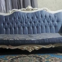 قنافات للبيع  عشر مقاعد مع تسعه كوشات وابي ضرر بس قنفه وحده من القنفات...