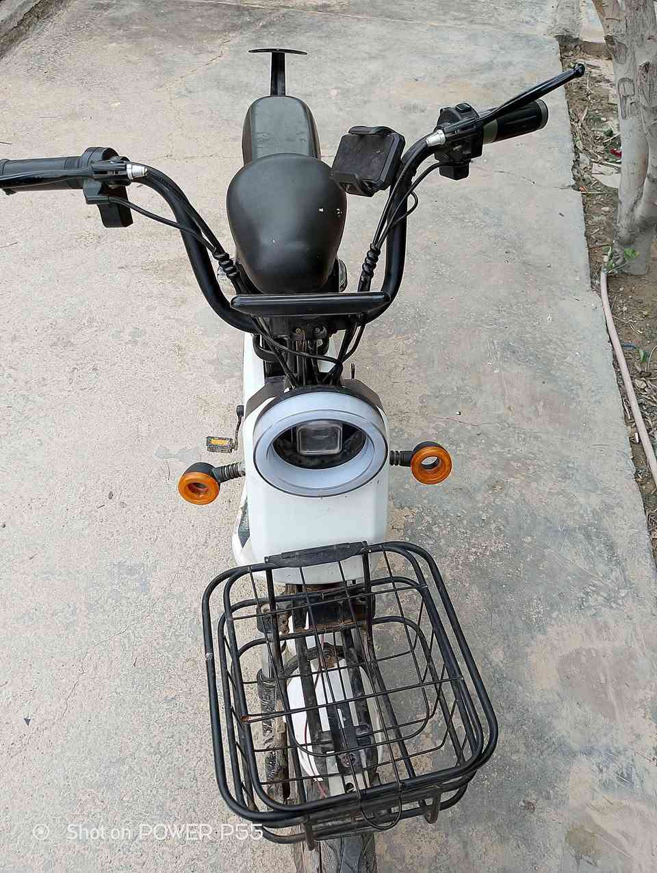 السلام عليكم دراجه ع شحن موديل 24 نظيفه كلش السعر 200 مكان كنعان
***********
